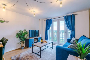 The Salford Luxe by Parydise Properties - 2-Bed City-View Gem - Business-Ready, Leisure-Friendly